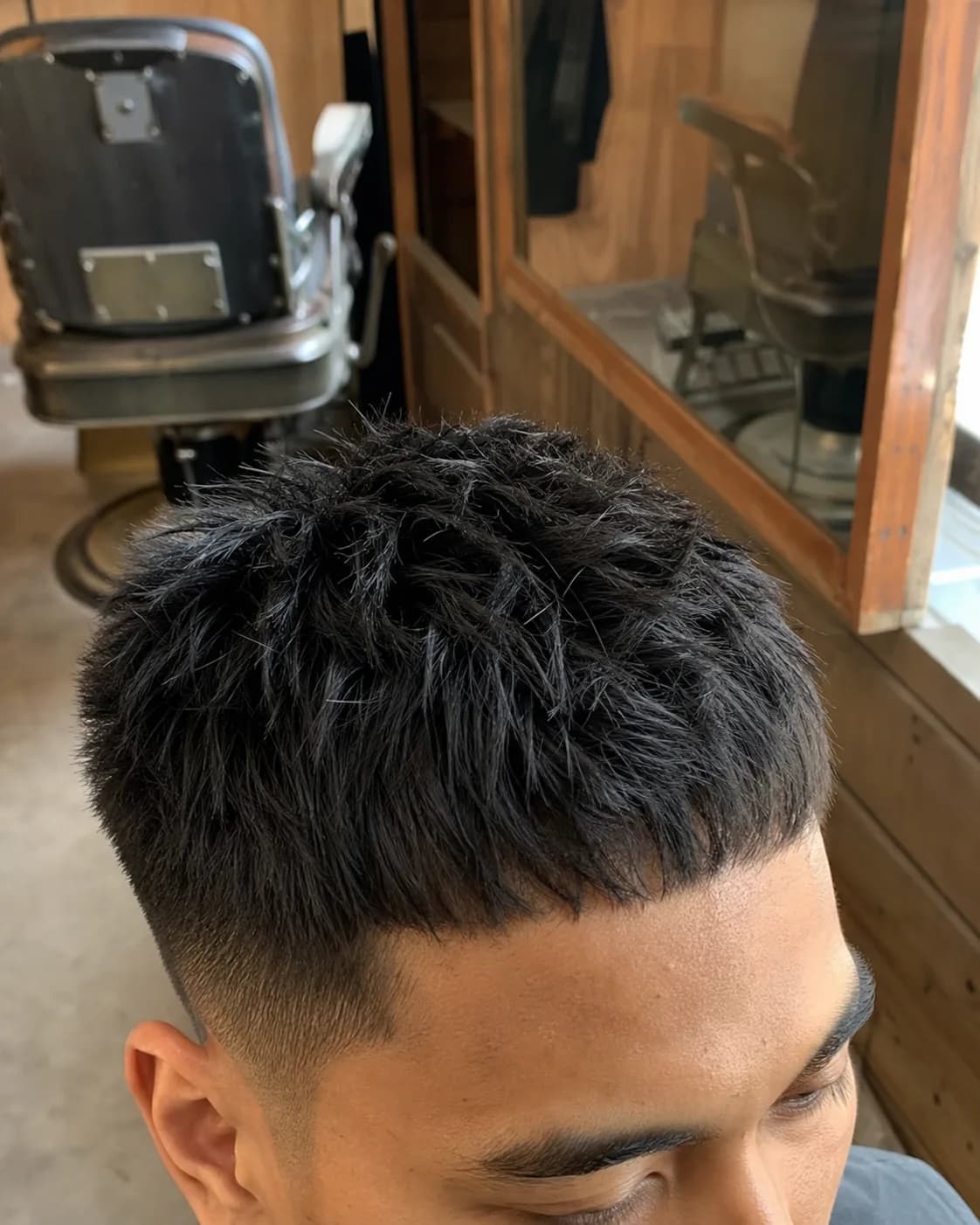 Potongan textured crop pendek dengan bagian atas bertekstur